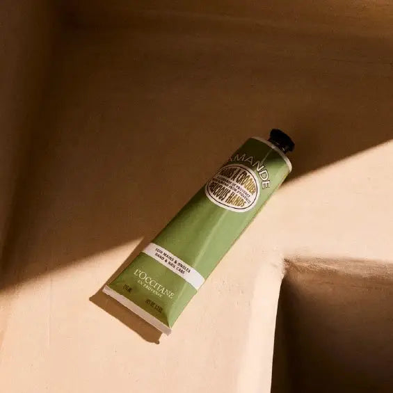 crema de manos almendra. cuidado de manos