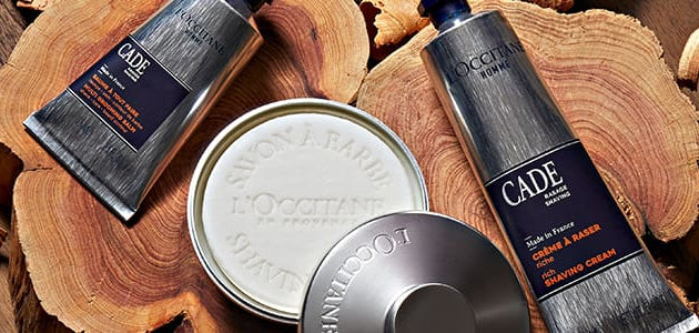 Crema de afeitar L’Occitane Cade con manteca de karité y aceite esencial de cade, espuma cremosa para afeitado apurado y piel suave.